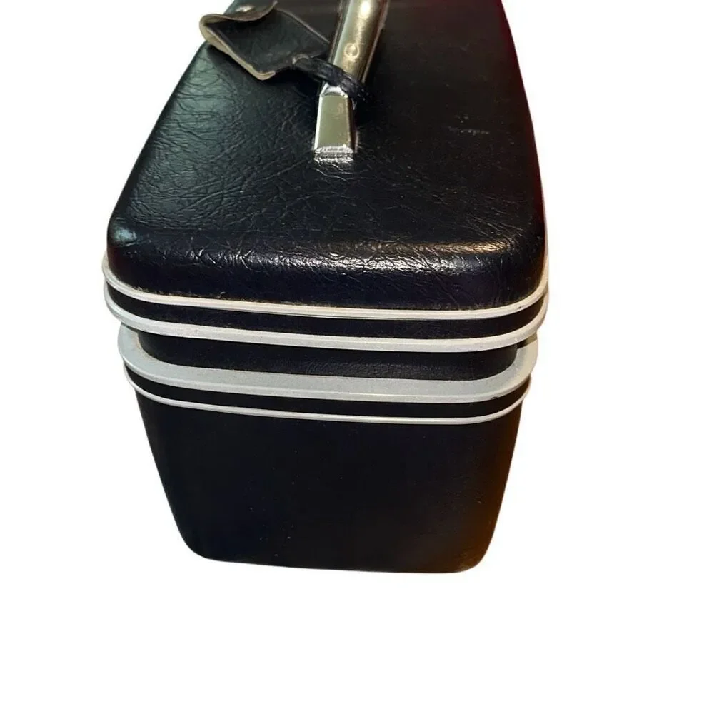 Vtg Blue Samsonite Navy Silhouette Hard Shell Train/Cosmetic/Makeup Case Chrome